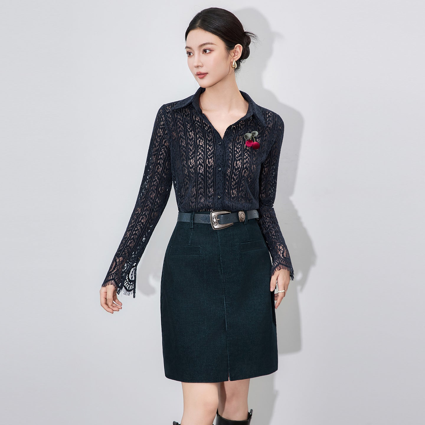 Elegant Hollow out Embroidery Lace Shirt Base Layer Top Slimming 3D Texture Soft Nylon V-Neck Long Sleeve French Style Women