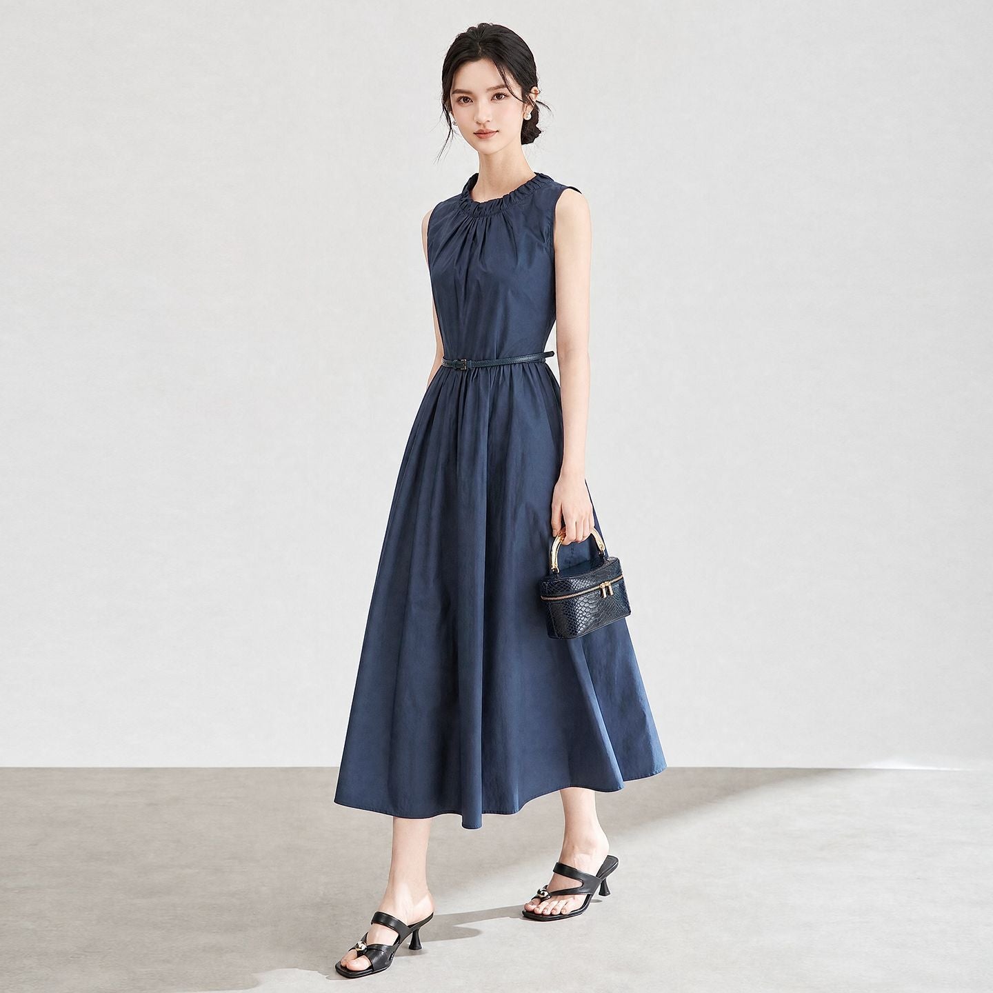 Summer New Women O-Neck Pleated Mid-Length Dress Backless Casual Solid Color Female Sleeveless A-Line Robe with Sashes