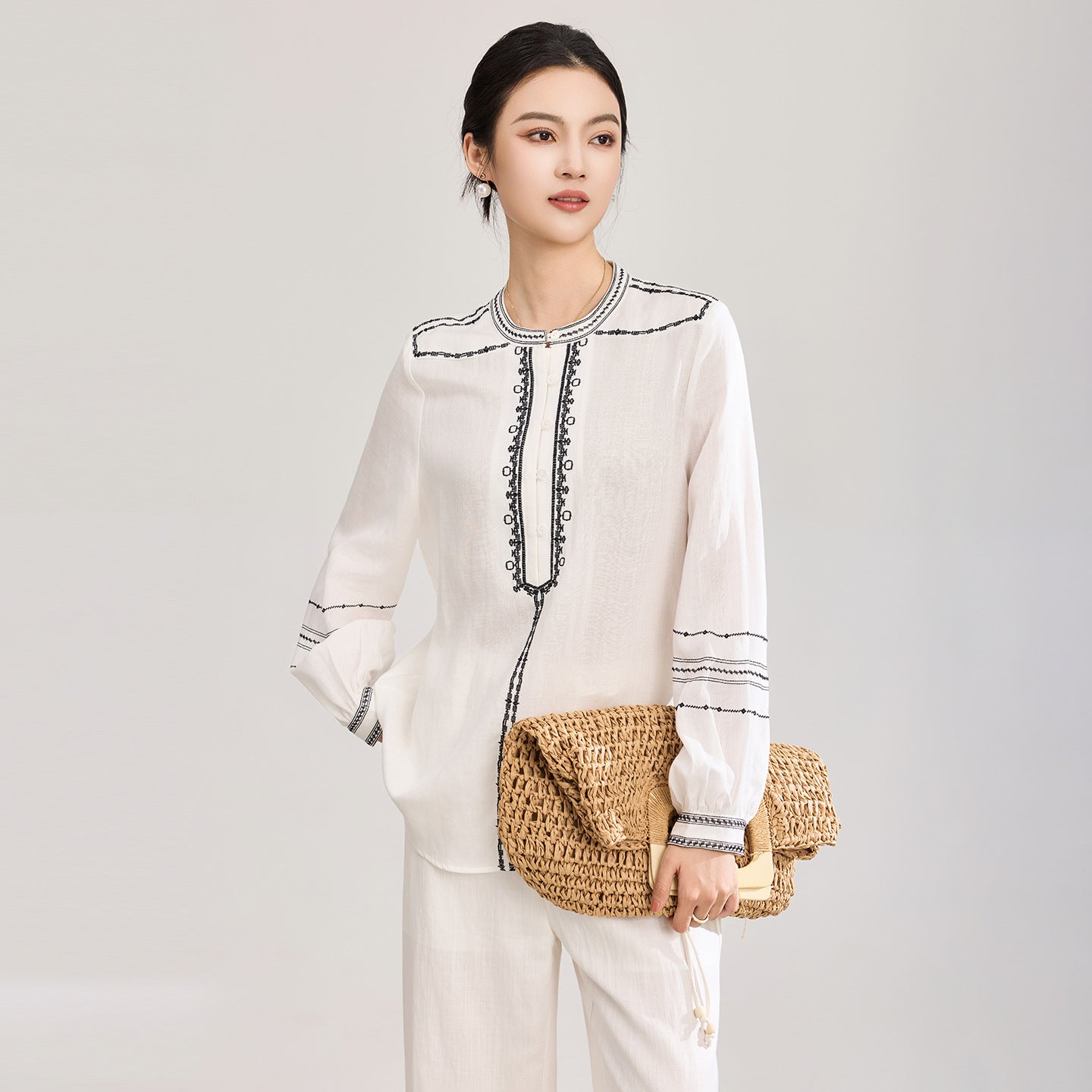 Fashion Embroidery Blouses Silk Shirts New Elegant Women Blouses Ladies Shirts Blusas Long Sleeve Shirts Causal Tops