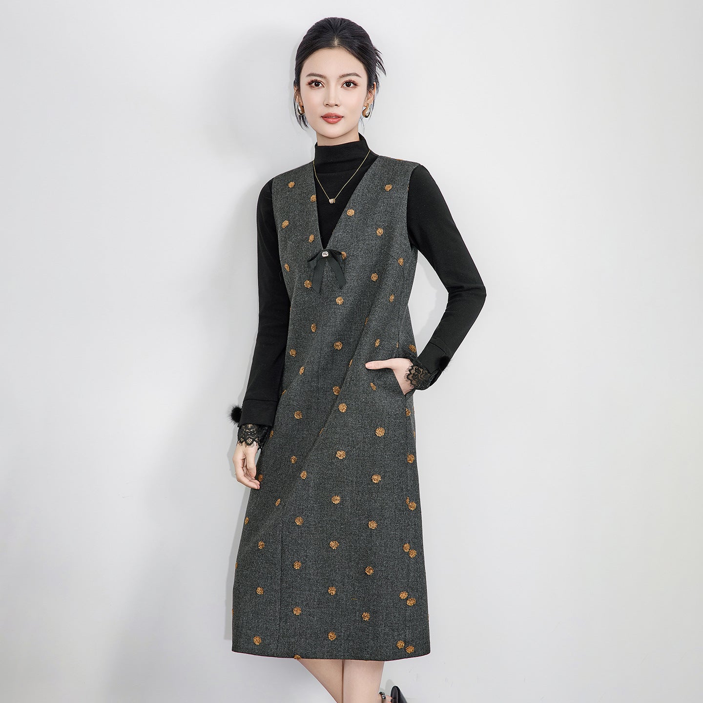 French Style Sleeveless Short Dress Autumn Winter Bright Sequin Flower Waist Slimming Women's Fashion Vintage Knitted Dress