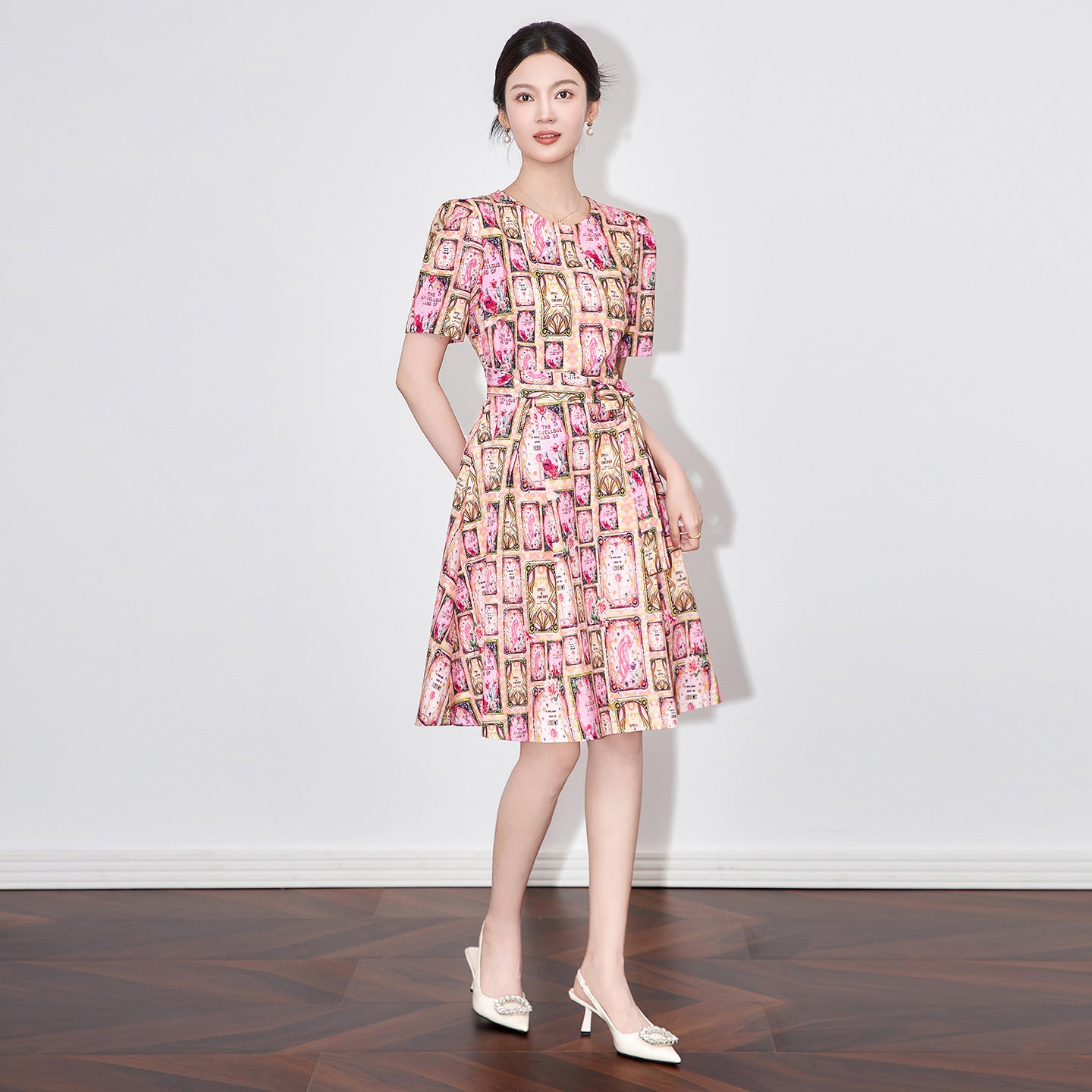 Elegant round Neck Printed Dress with Belt High Quality Heavy Work Slimming Midi A- Line Skirt French Summer