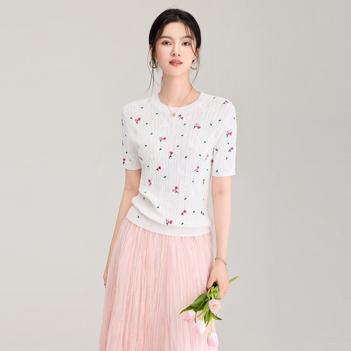 Soft Gentle White round Neck Embroidered Short Sleeve Knitted Top Women's Casual Loose Summer Shirt for Small Figures