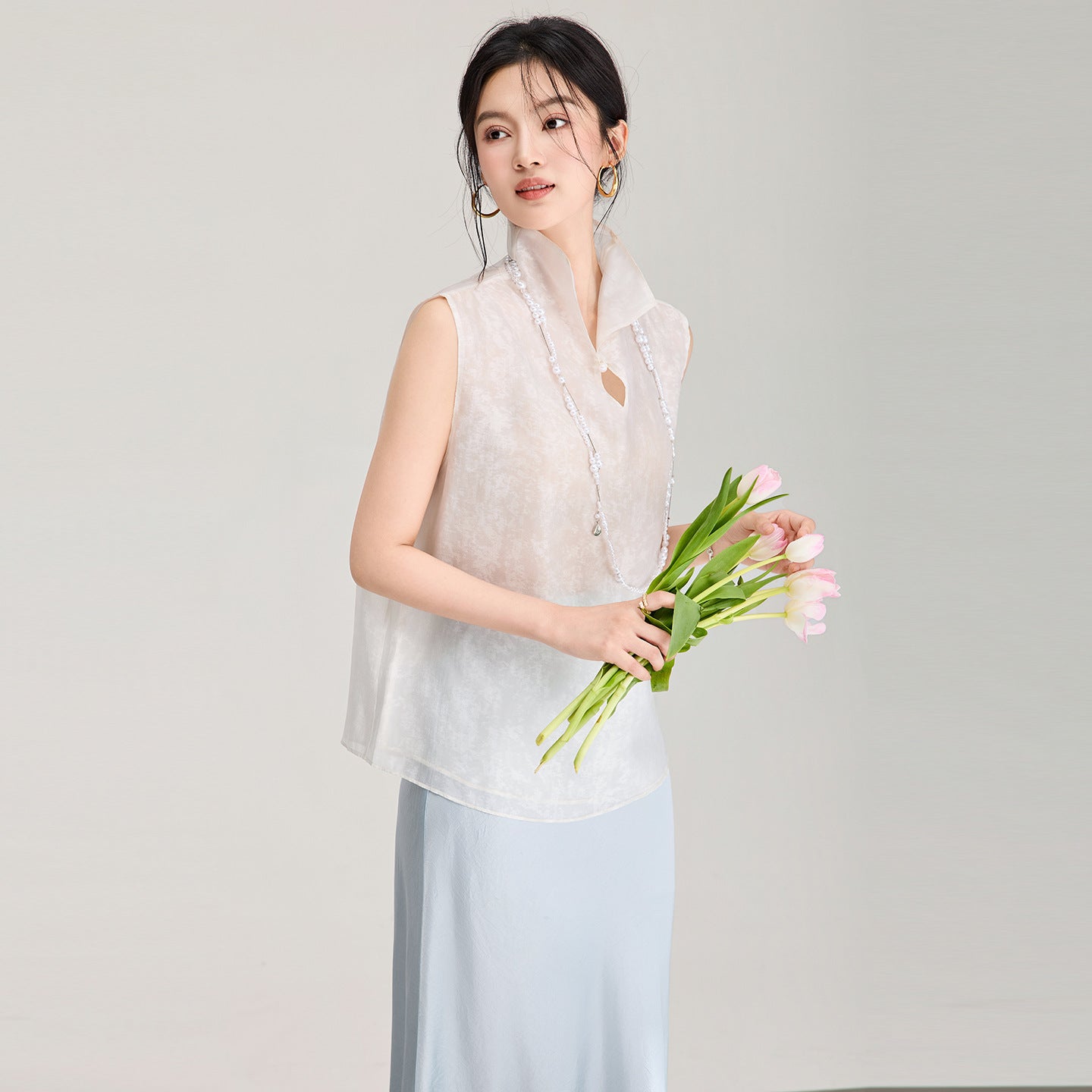 New Elegant Chinese Style Stand Collar Silk Tunic Top Sleeveless Embroidered Vintage Fashion High Quality Light Luxury Shirt