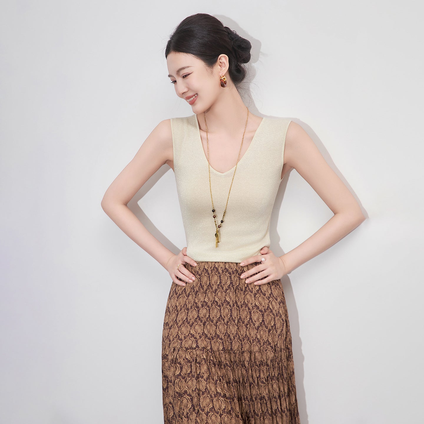 Summer Trendy Thin Tops Knitted Women Tank Tops Basic Casual Tank Tops V-neck Tees Sleeveless Tops For Women