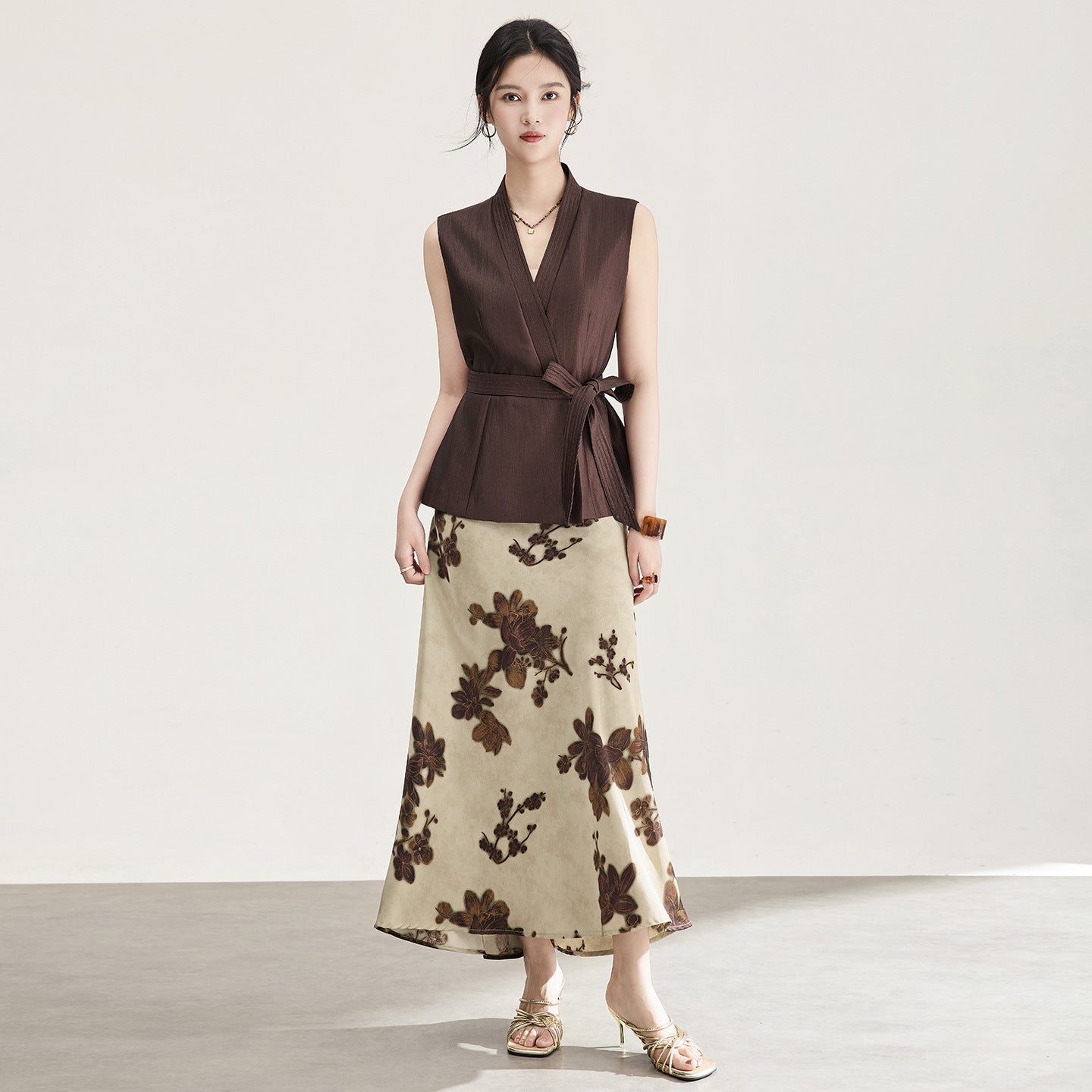 Summer Elegant V-neck Sleeveless Top with Printed Half-skirt Set Women's Summer Casual Outfit High-waist Cinched Waist Design