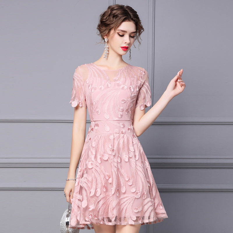 Elegant Embroidered Cropped Dress In Pink With Slimming Pear Shape For Summer Gentle Style Body Shaping Hemline Dress