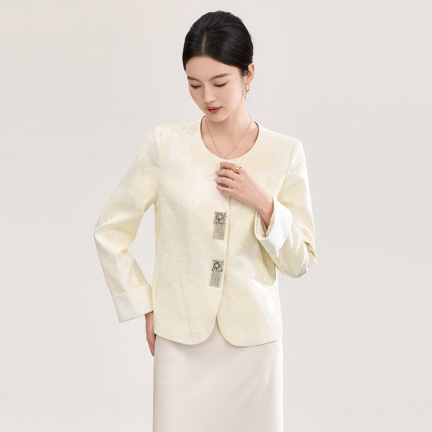 Chic Mommy Style Outerwear Spring Floral Embroidery New Chinese Elegant Wide Lady Mom Clothes Polyester Fiber Short Coat