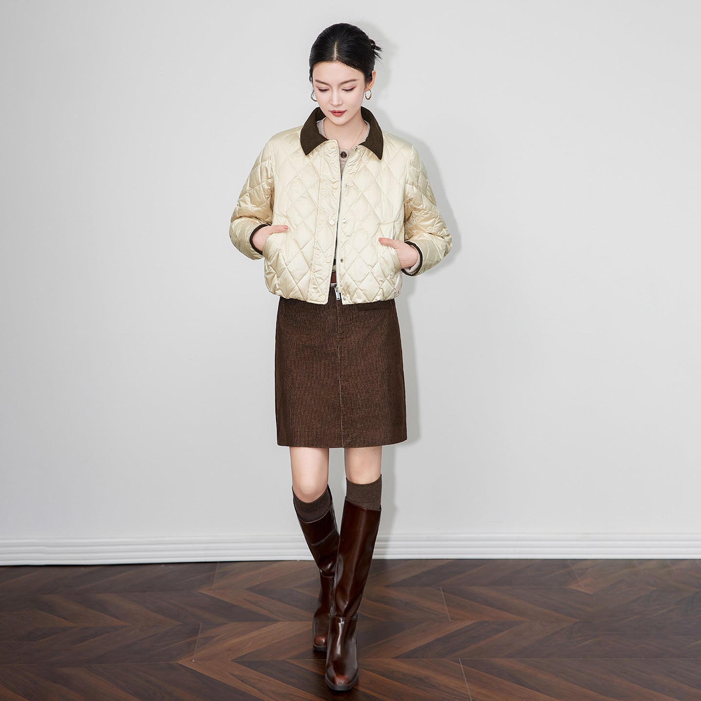Women's Short Quilted Down Jacket With Corduroy Collar Barnfit Style Oversized Design