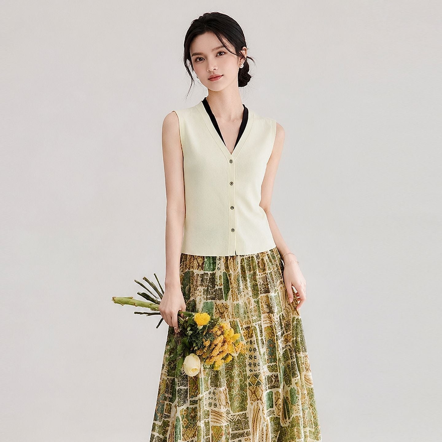 Spring Commute Style Knitted Vest Women's Slim Fit V-Neck Sleeveless Base Layer Top Front Back Two-Way Wear Floral Pattern