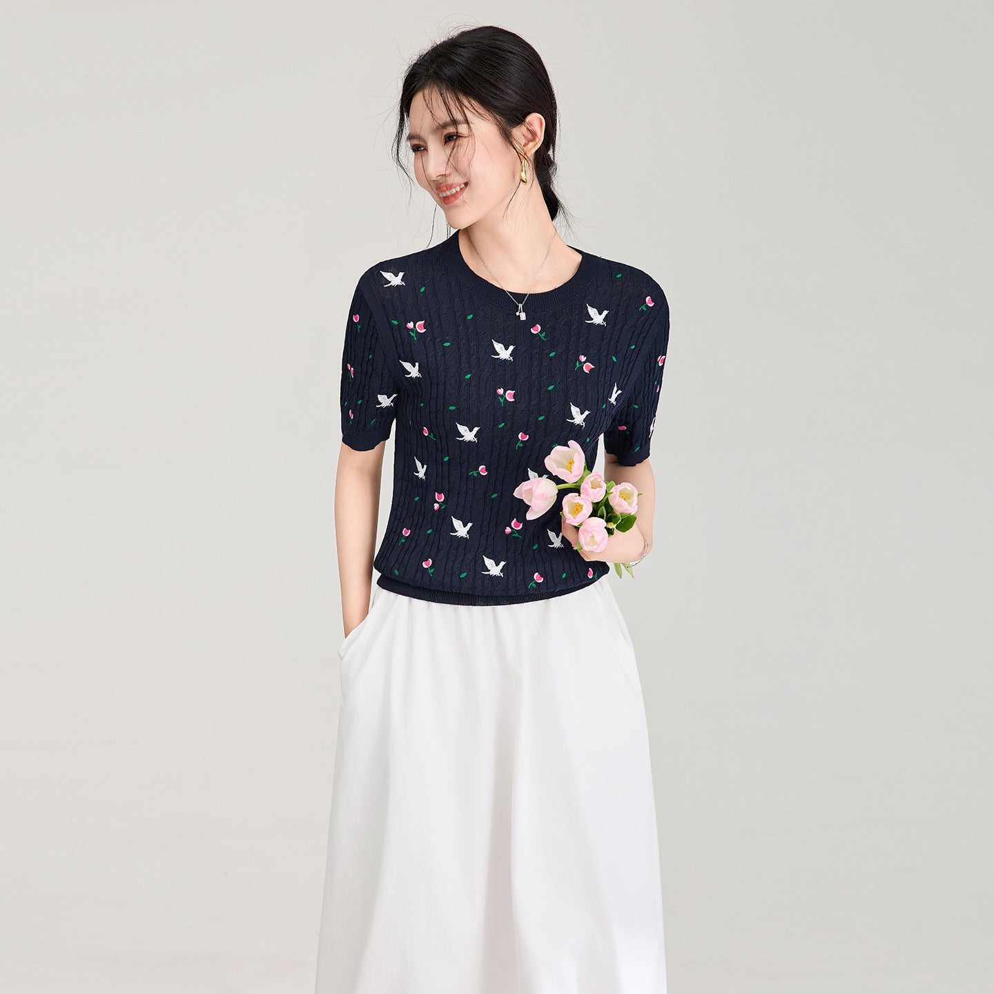 Summer Women's Slim Fit Round Neck Short Sleeve T-Shirt Sweet Pink Cable Texture Bird and Rose Embroidery Top Casual Fashion