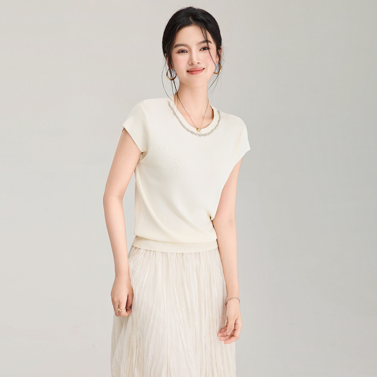 Elegant round Neck Short Sleeve Baby Cashmere Knitted Sweater Embellished Base Layer Top for Women Fashionable Slimming